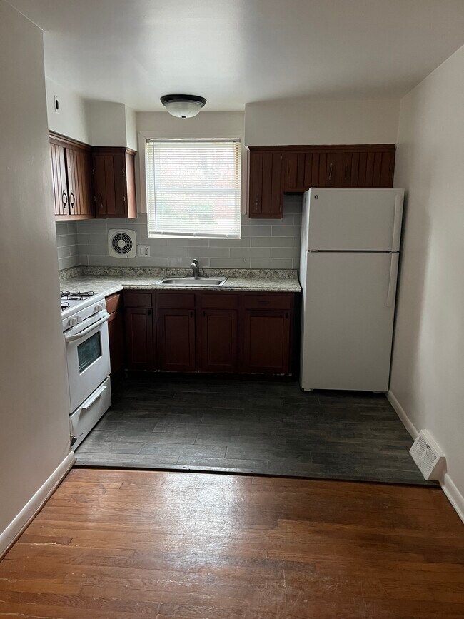 Kitchen - 1005 Cedarcroft Rd Unit Cedarcroft Apt #2