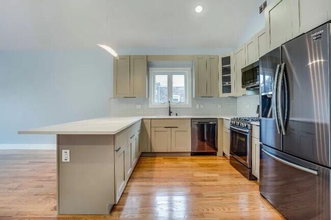 Photo - 251 Manhattan Ave Unit 2