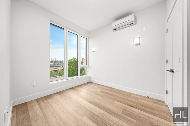 Building Photo - BRUCKNER BOULEVARD Rental