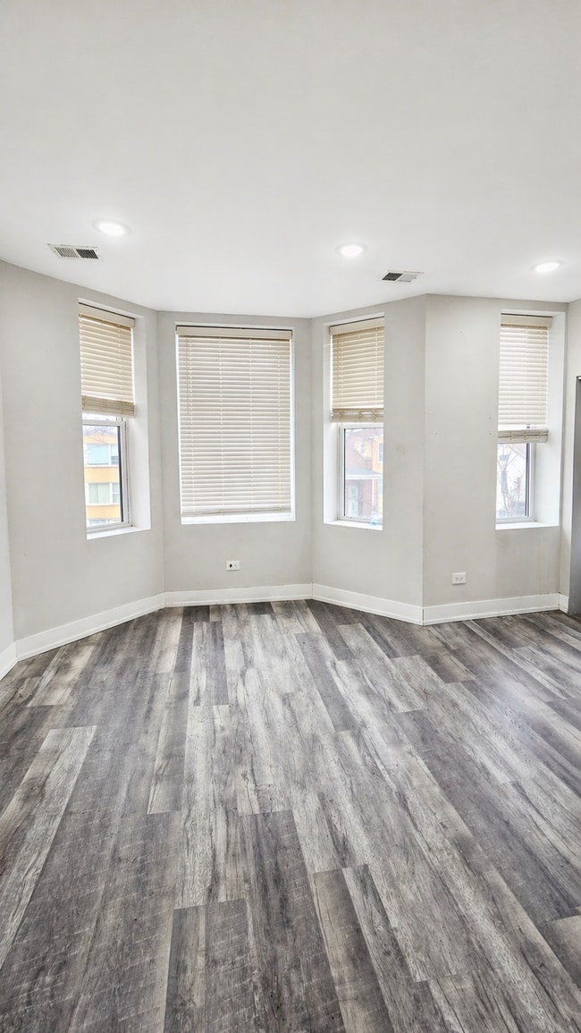 Building Photo - 3527 S Damen Ave Unit 2F