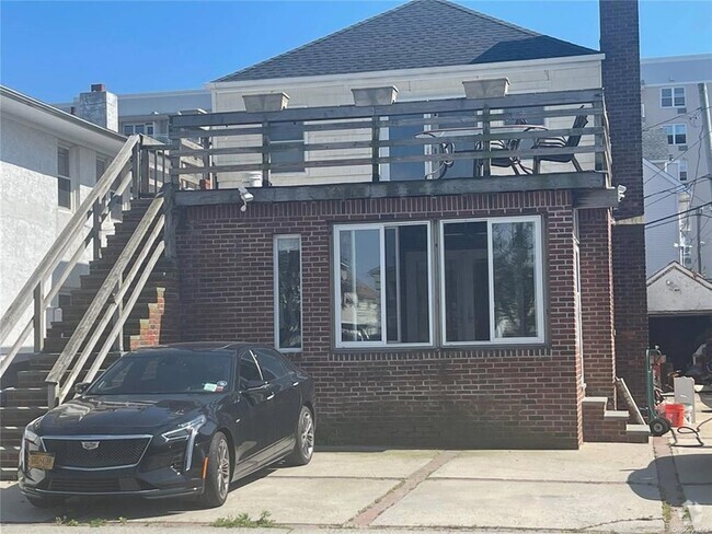 Building Photo - 512 E Broadway Rental
