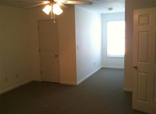 Photo - 400 Rosehip Ln Unit B