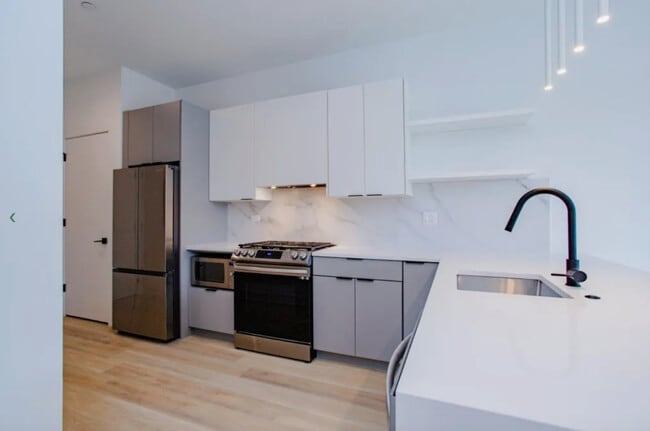 Photo - 3821 N Ashland Ave