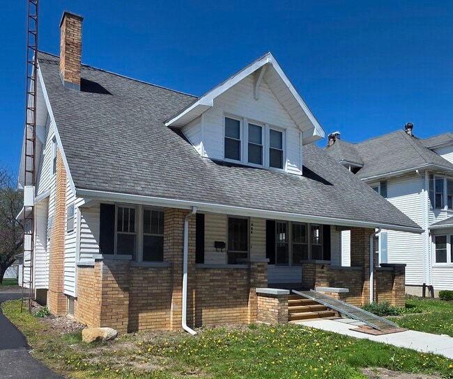 Photo - 704 S Main St
