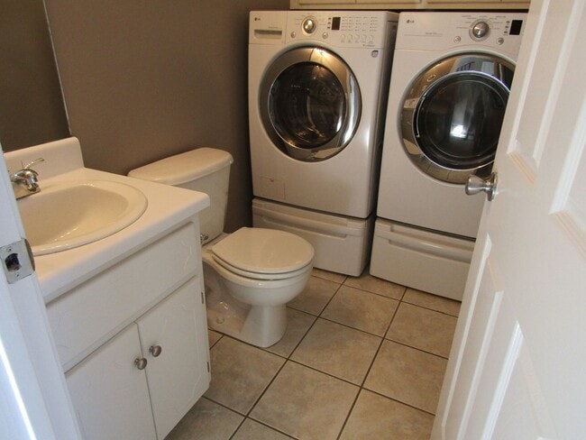 Photo - 158 Woodmere Dr Unit 1