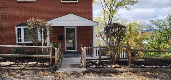 Photo - 2005 Locust St