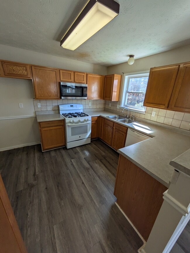 Photo - 375 Searchlight Dr