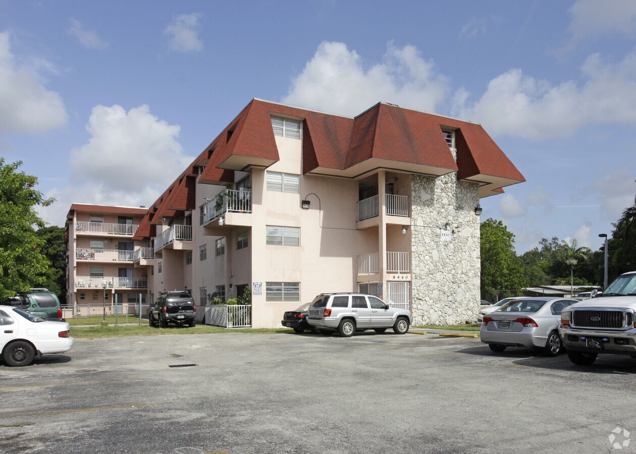Photo - The Oaks Apartments