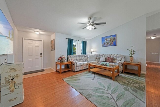 Photo - 590 Ridgewood St NW