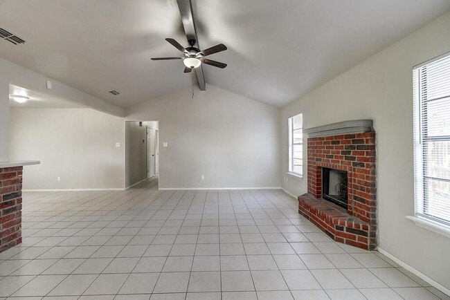 Photo - 929 St Timothy St