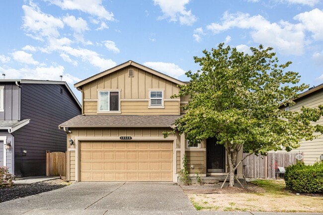 Building Photo - 3 Bed 2.5 bath Home available in desirable...