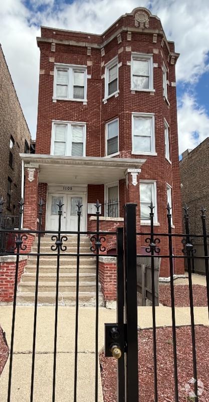 Building Photo - 1105 S Richmond St Unit 2 Rental