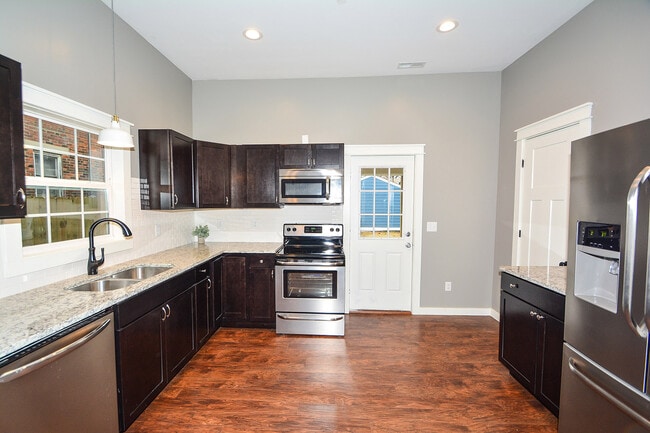 Cocina moderna - 1449 Fletcher Avenue