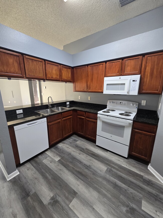 Photo - 11752 Lynmoor Dr