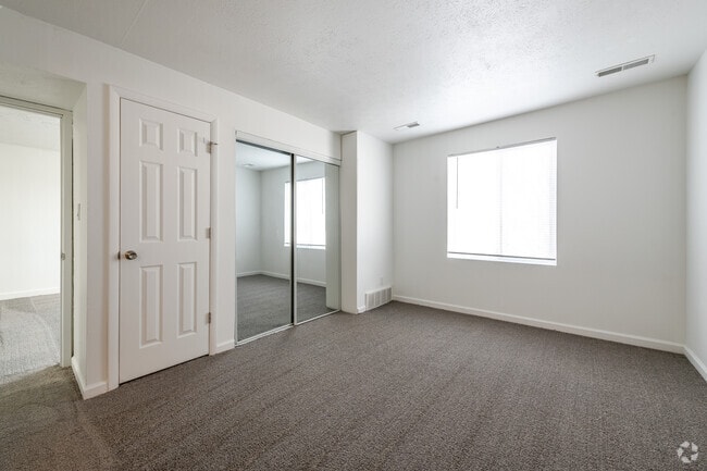 1BR, 1BA - 600SF