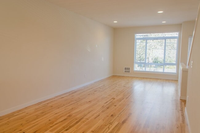 Photo - 3Bd/2.5Ba Seattle Townhouse