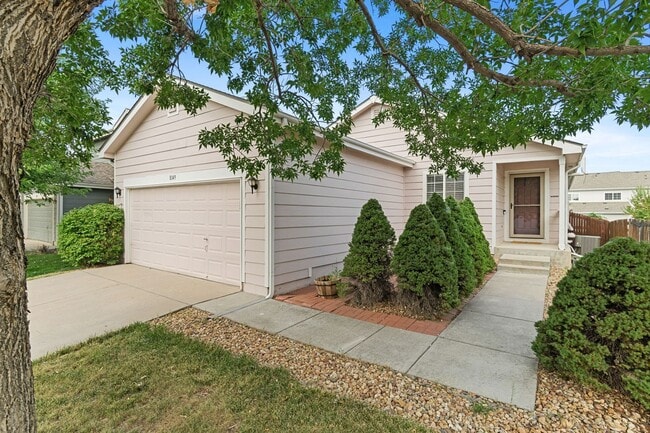 Building Photo - Updated 3bed/3bath with Finished Basement Rental