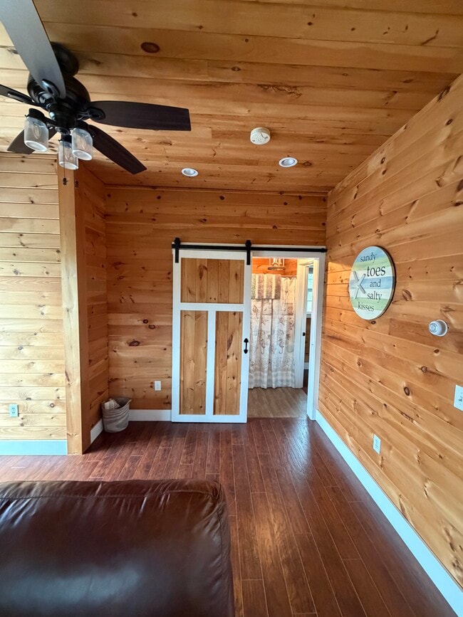 302 Pine Point Rd Unit 2