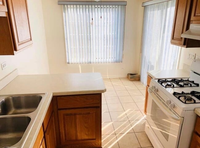 Photo - 345 Pembroke Ct Unit 6