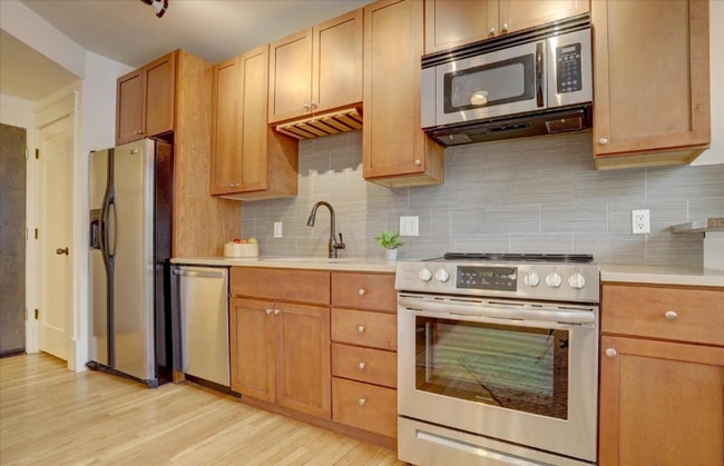 Photo - 740 Sherman St