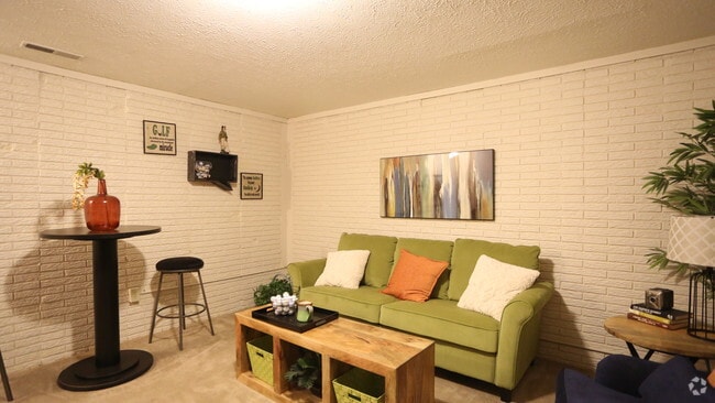 Lower Level - 2BR, 1BA - 970 SF