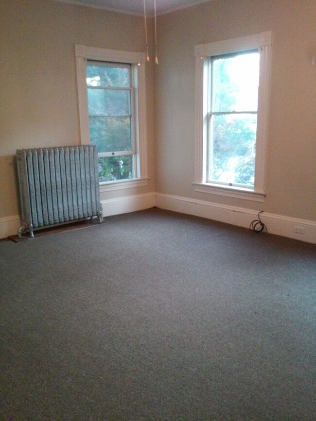 Living Room - 8 Bailey Ave Unit 8b