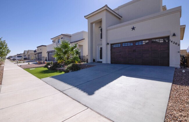 Photo - Beautiful East side House with 3 beds-2.5 baths and Solar Panels plus beautiful Back yard