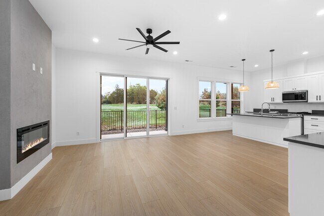 Photo - 111 Golf View Dr