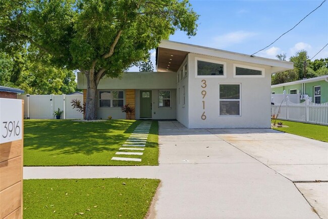 Photo - 3916 W Iowa Ave