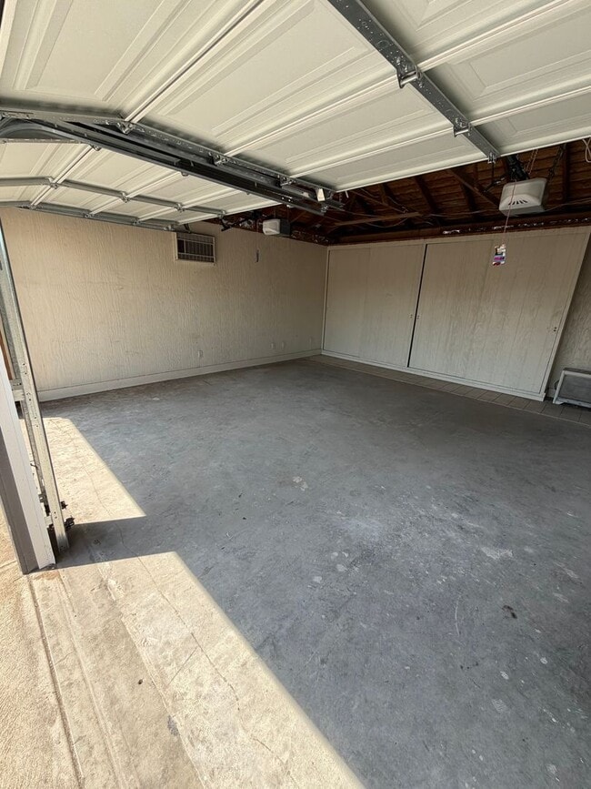 Building Photo - Remodeled home