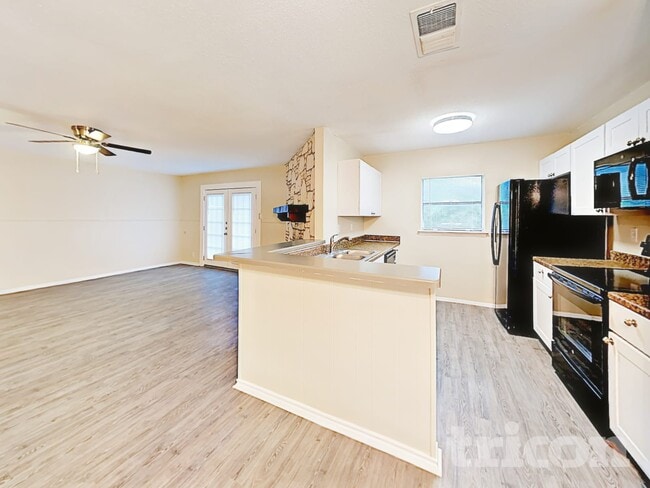 Photo - 827 Thornedike Dr