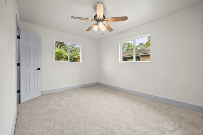 Photo - 4903 Mayflower St