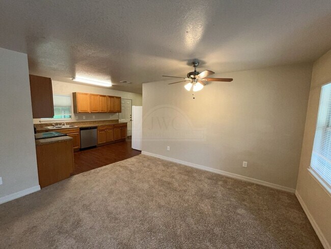 Photo - 1603 Massey St