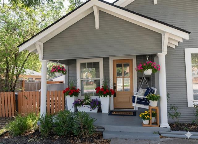 Photo - 1122 Newport Ave