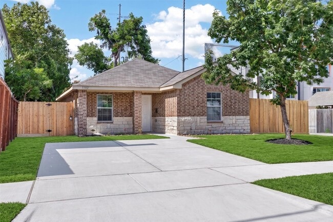 Photo - 1302 Shearn St