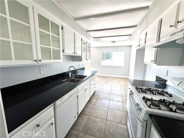 Photo - 579 W 14th St Unit 4