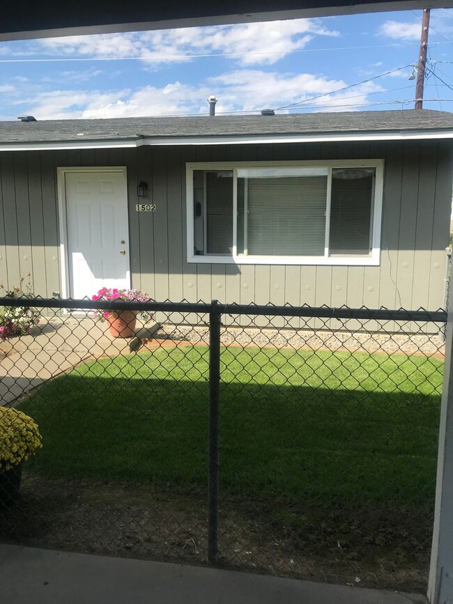 Building Photo - g1502 Unit 1