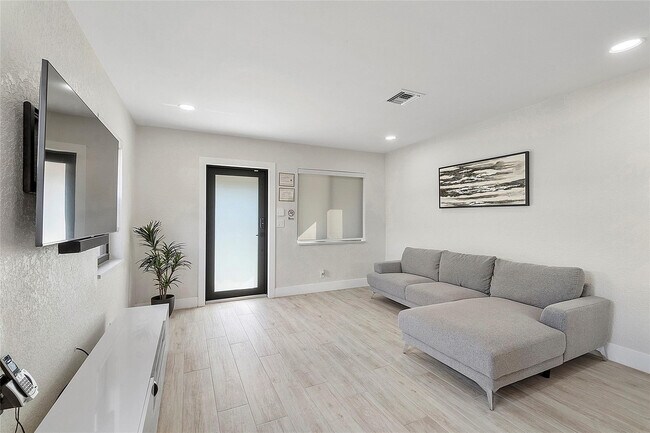 Photo - 513 NW 17th Ave