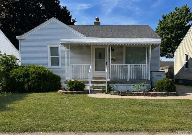 Building Photo - 691 E Mapledale Ave