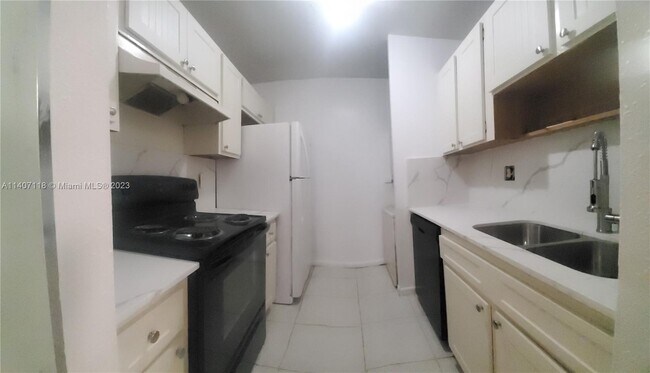 Photo - 10080 Twin Lakes Dr Unidad 10080