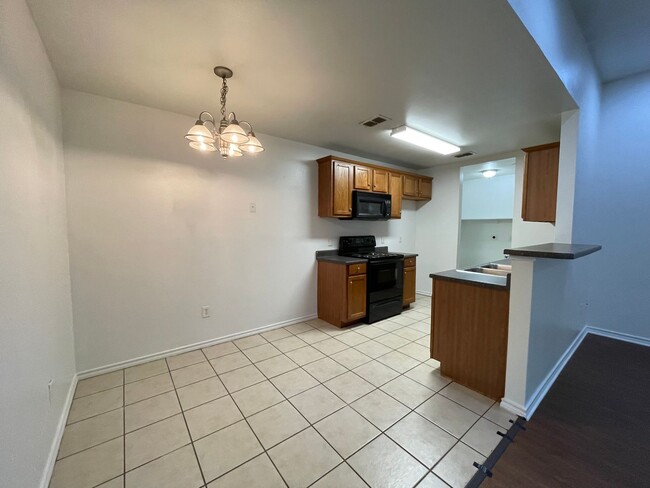 Photo - 3-bed/2-bath with Garage!