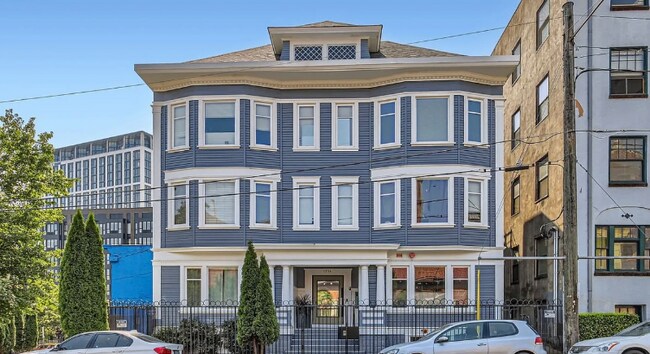Photo - 1714 NW Couch St Unit Apt 1