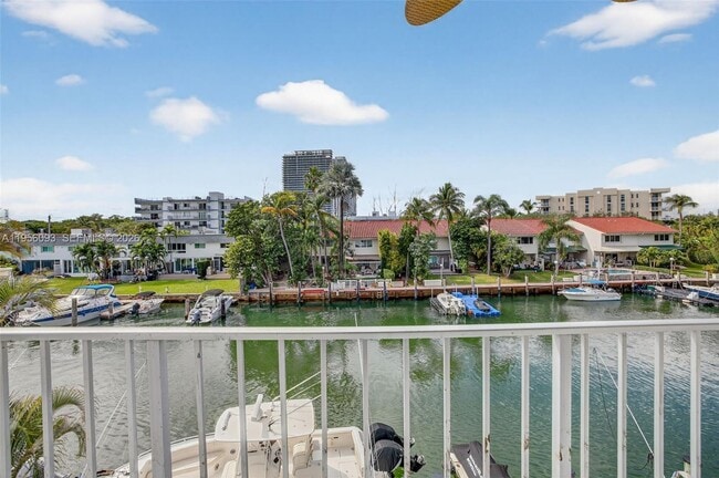 Photo - 16565 NE 26th Ave Unidad 3F