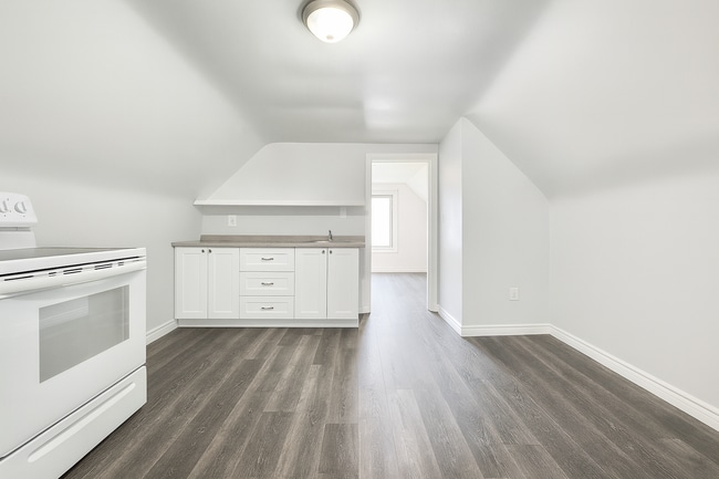 Photo - 18 Barnesdale Ave N Unit 3