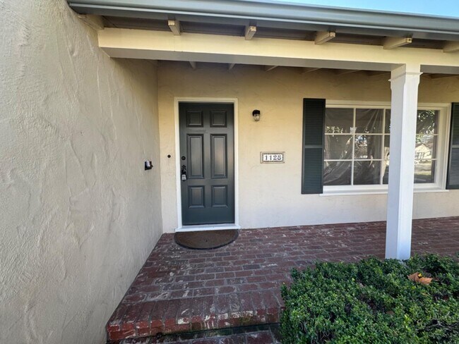 Photo - 1128 Clark Way