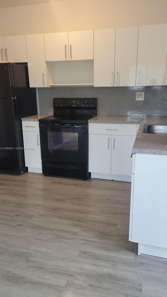 Building Photo - 1212 SW 7th Ave Unit 1