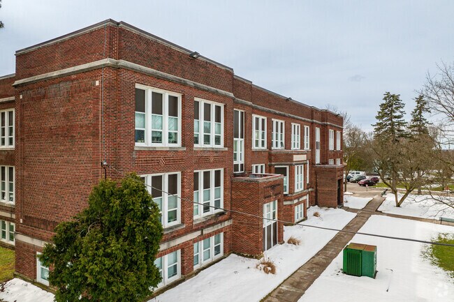 818 Salt Springs Rd Syracuse, NY 13224 - Brick School Terrace