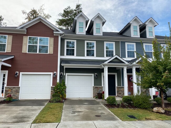 Building Photo - Like-New Townhome in Prime SW Durham Location!
