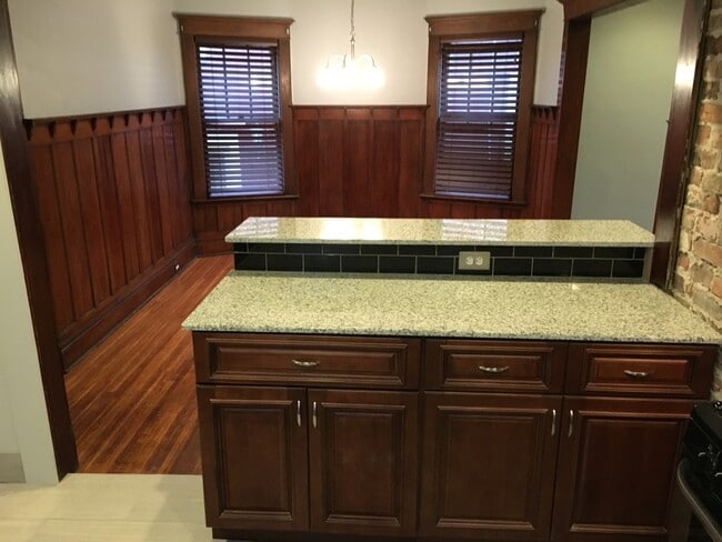 Photo - 76 Cottage St Unidad Lower Apartment