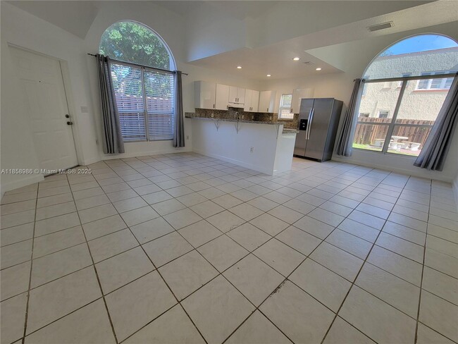 Building Photo - 35 SW 7th St Unit 2 Rental